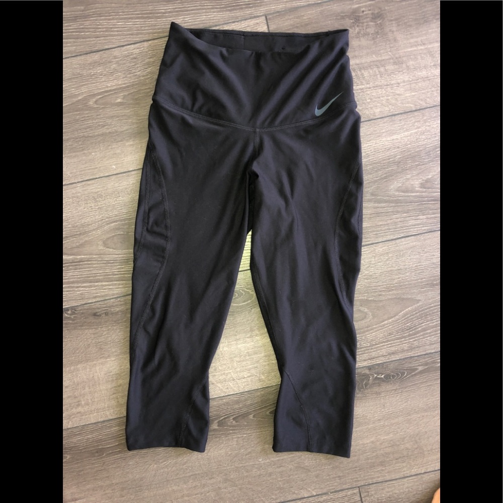 Nike cropped active leggings
